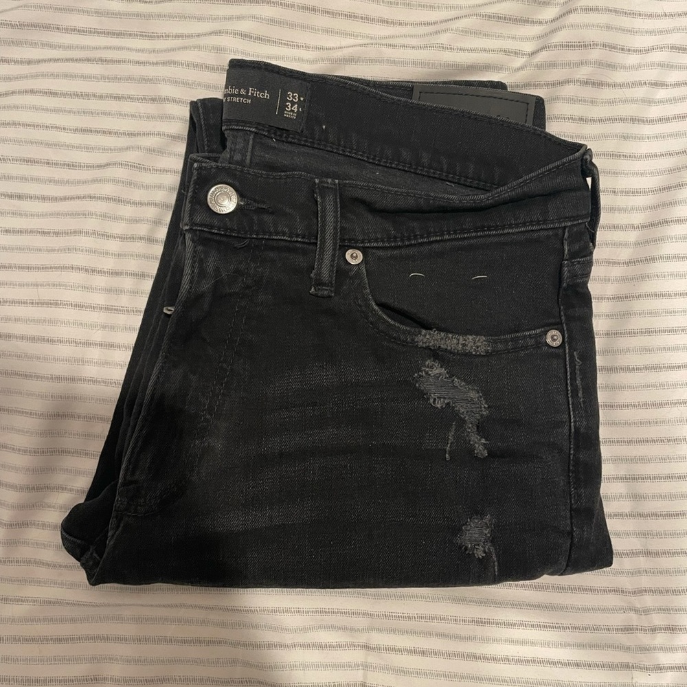 ABERCROMBIE RIPPED BLACK DENIM JEANS